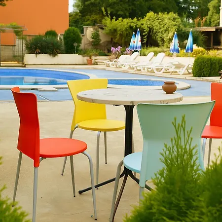 Apartment Seaside Nest For 4 *